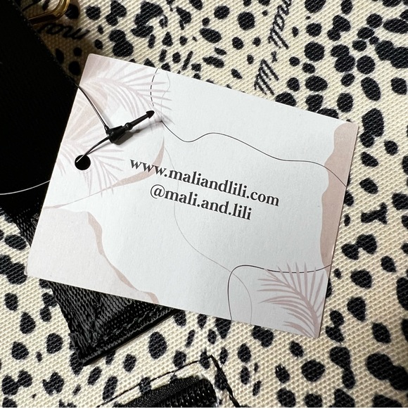 NWT Mali & Lili Snow Leopard Weekender Bag w/ Removable Shoulder Strap - Picture 9 of 11